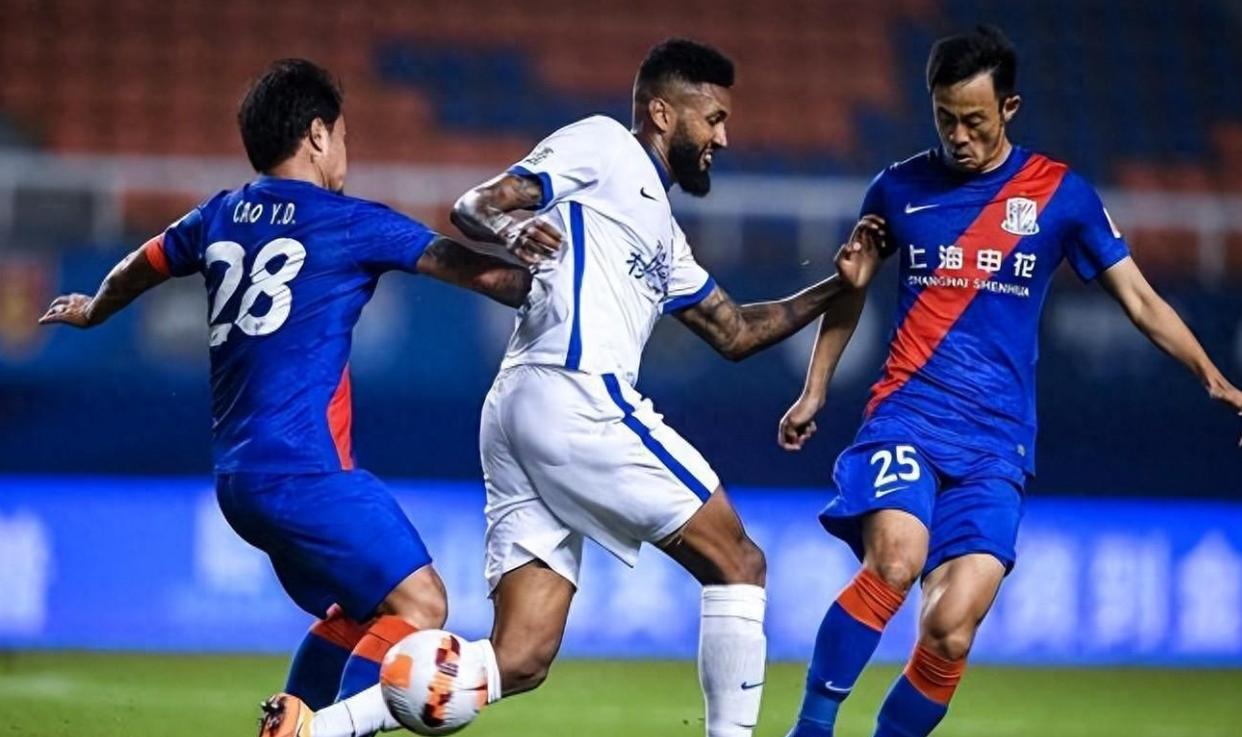 费德勒在利物浦比赛中刷新纪录，大比分获胜引发热议！引发球迷热议的简单介绍-kaiyun