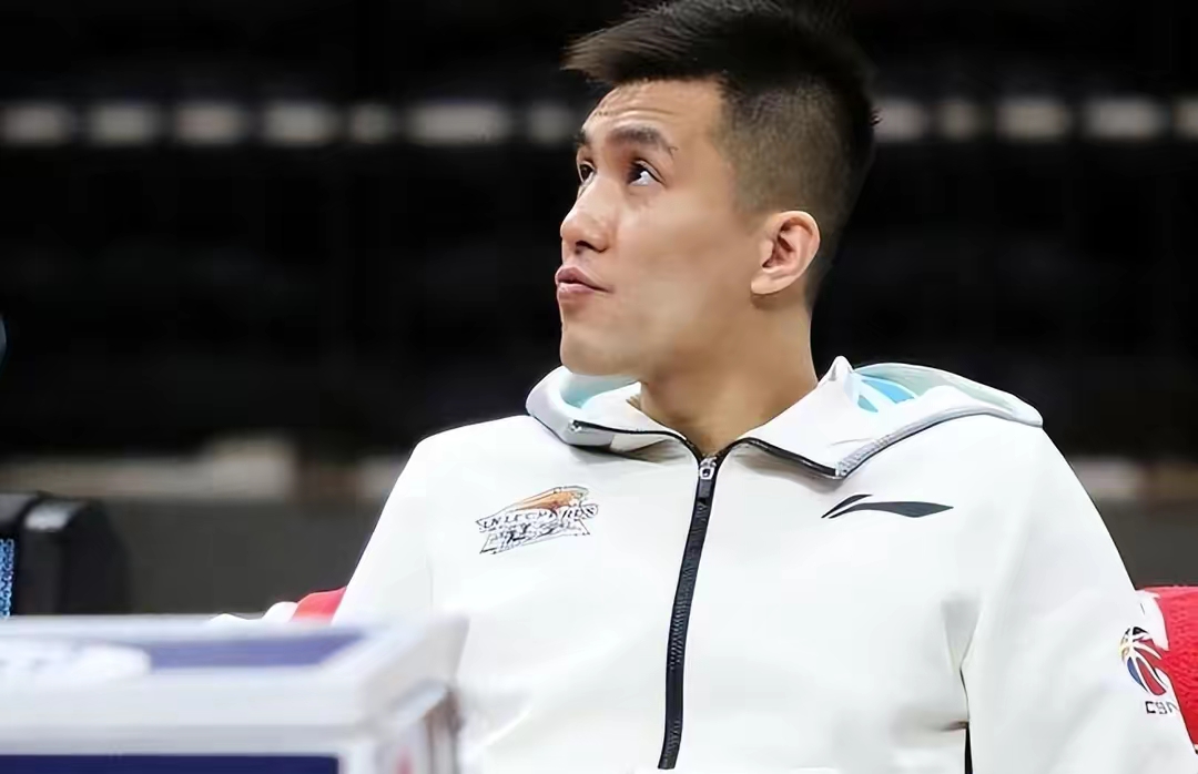 包含江南战狼队对阵江畔朱雀队，冲浪热身赛失利，内线统治篮板——冲刺阶段不容有失的词条-开云注册